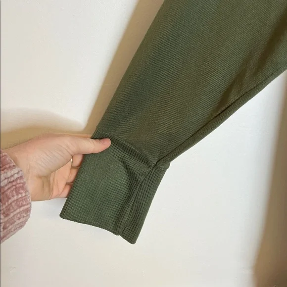 Time and Tru Olive Knit Top Tunic Length- L - Picture 4 of 5